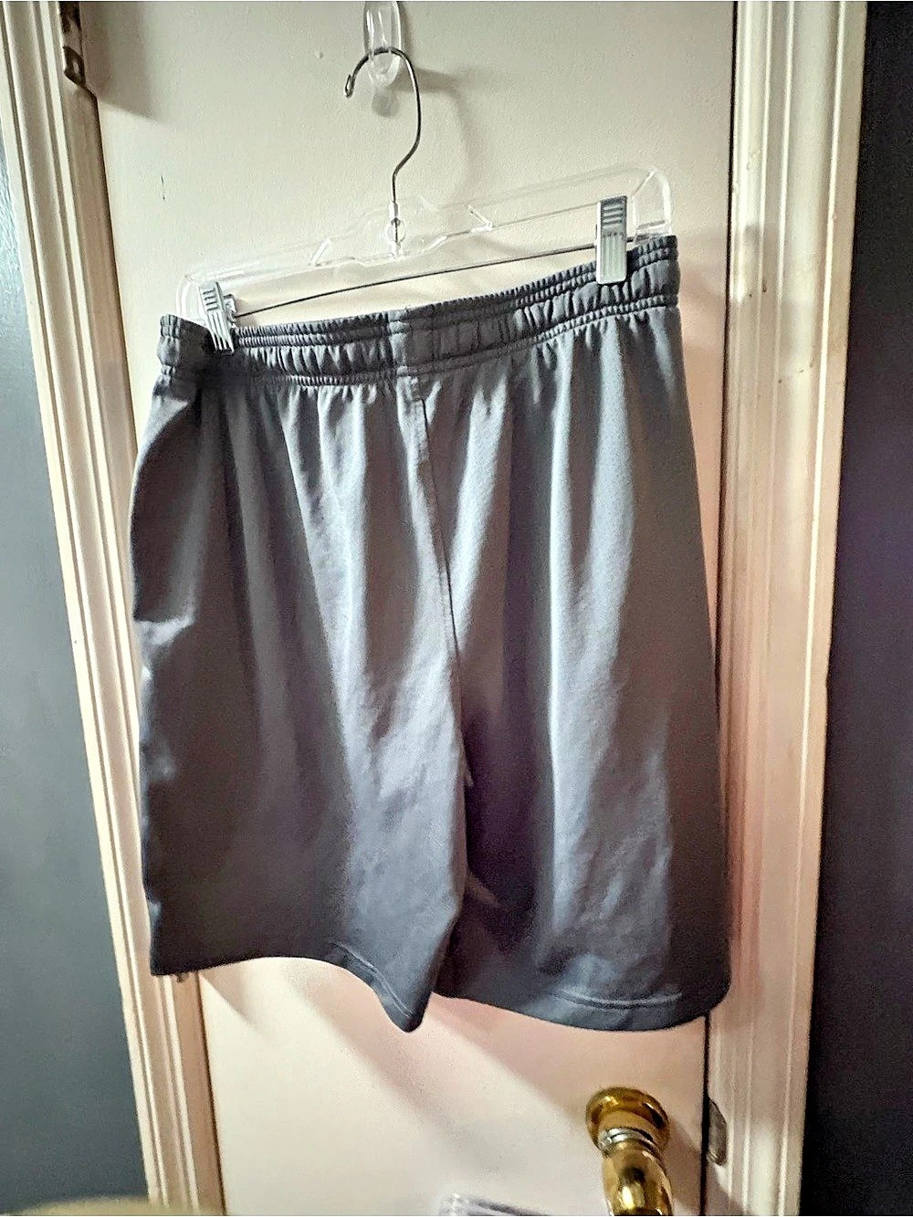 Under Armour Athletic Shorts in Gray Size Large